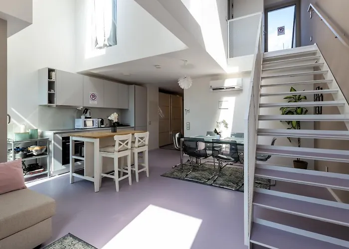 Julius 6 - Duplex Apartment 5 Mins To City Center